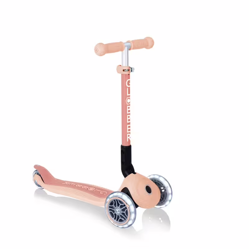 Сгъваема еко тротинетка с 3 колела GLOBBER JUNIOR FOLDABLE LIGHTS ECOLOGIC &ndash; цвят праскова