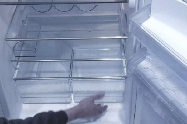 Warum sammelt sich Wasser im Kühlschrank?