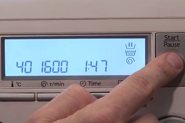 Die Waschmaschine beendet das Programm nicht – Mögliche Ursachen