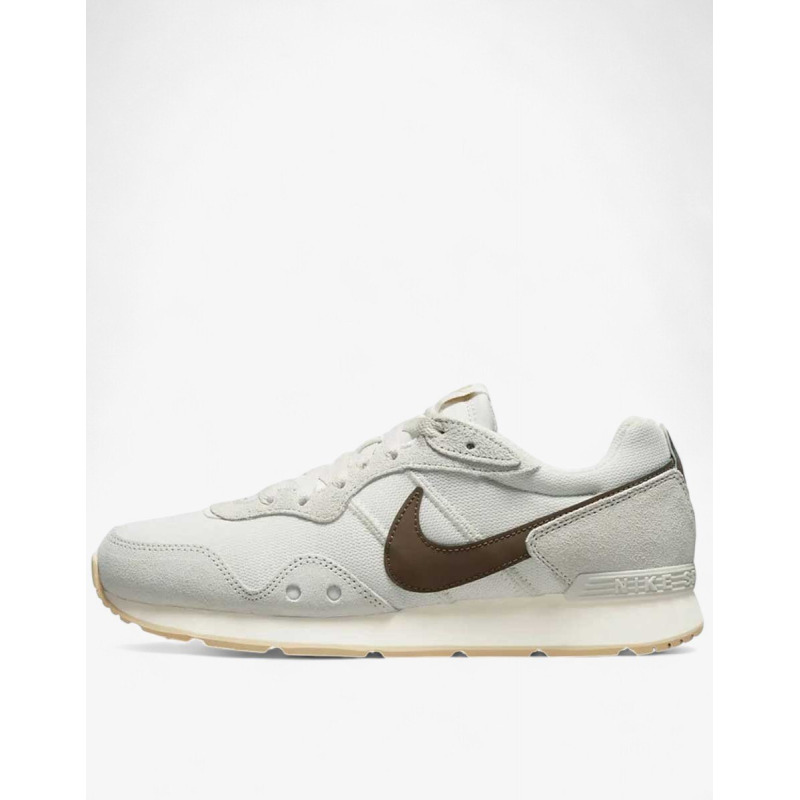 NIKE Venture Runner Shoes White