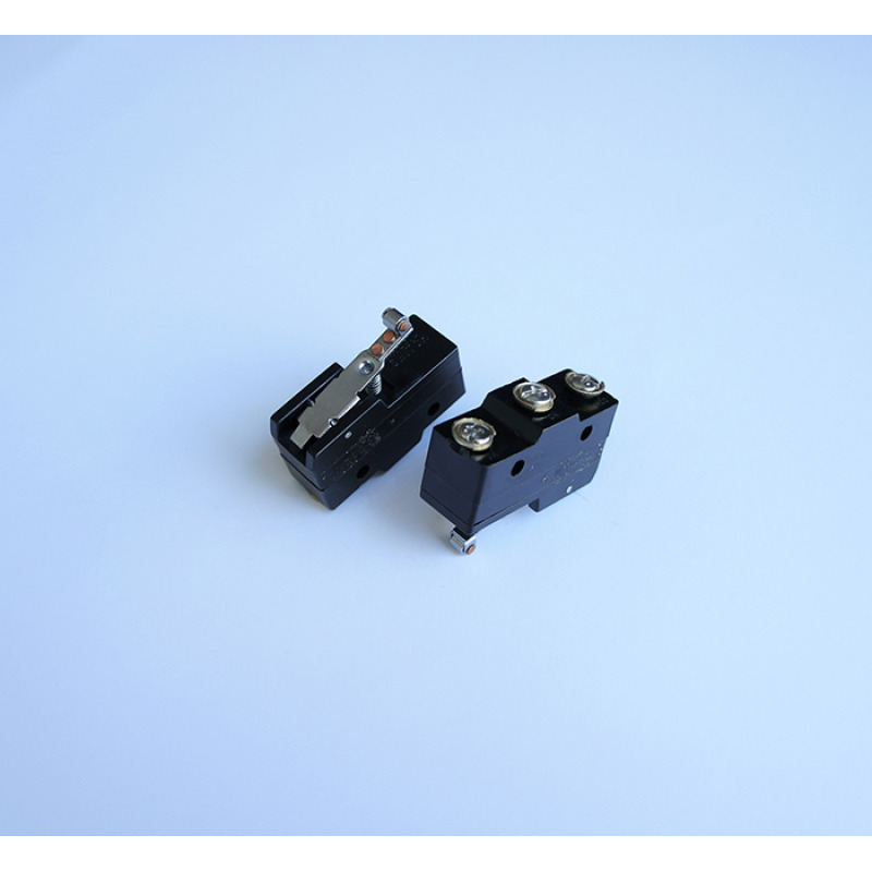 Ключ Z-15GW46-B незадържащ с рамо 30mm и ролка НО черен 480V 15A