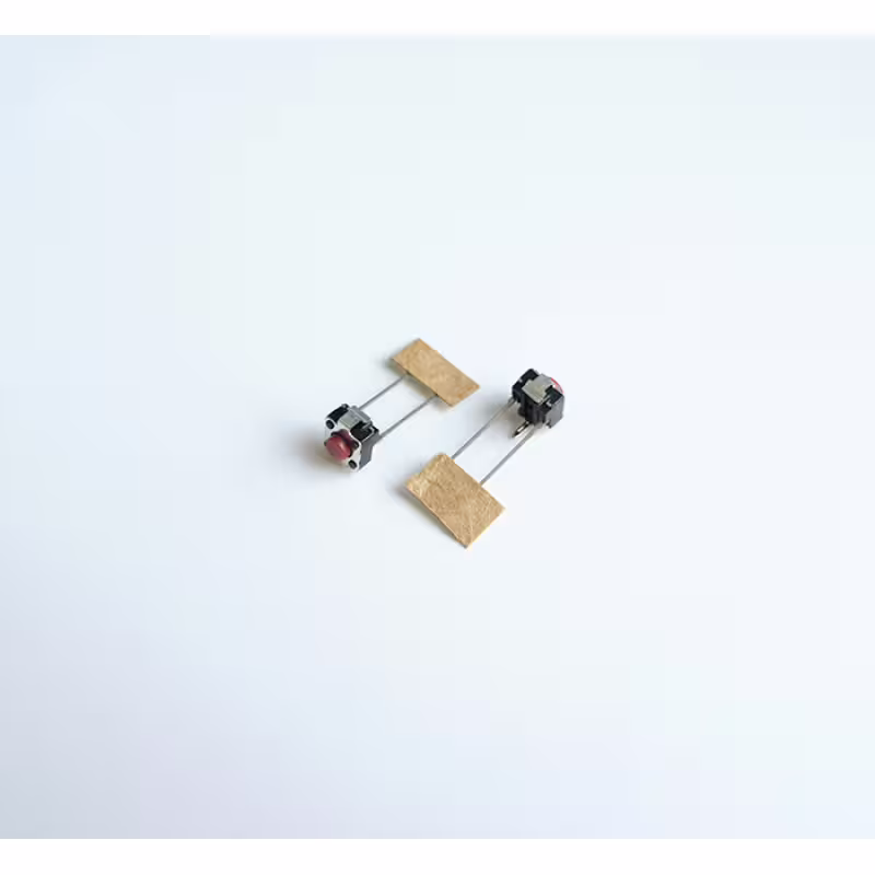 Малък бутон 2pin 6x8,5x5mm незадържащ НО червен 12V 0,05A H=2mm