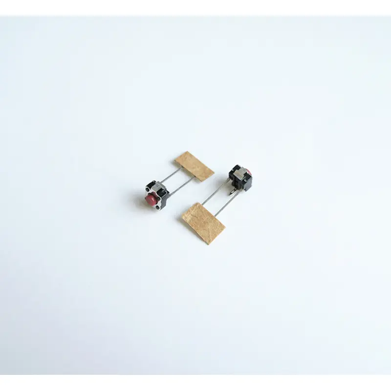 Малък бутон 2pin 6x8,5x5mm незадържащ НО червен 12V 0,05A H=2mm