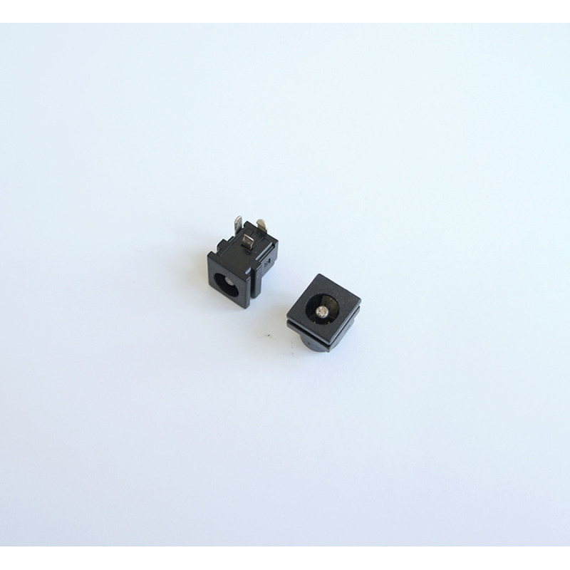 Букса захранваща pvc за панелен монтаж 5,5x2,1mm(м)