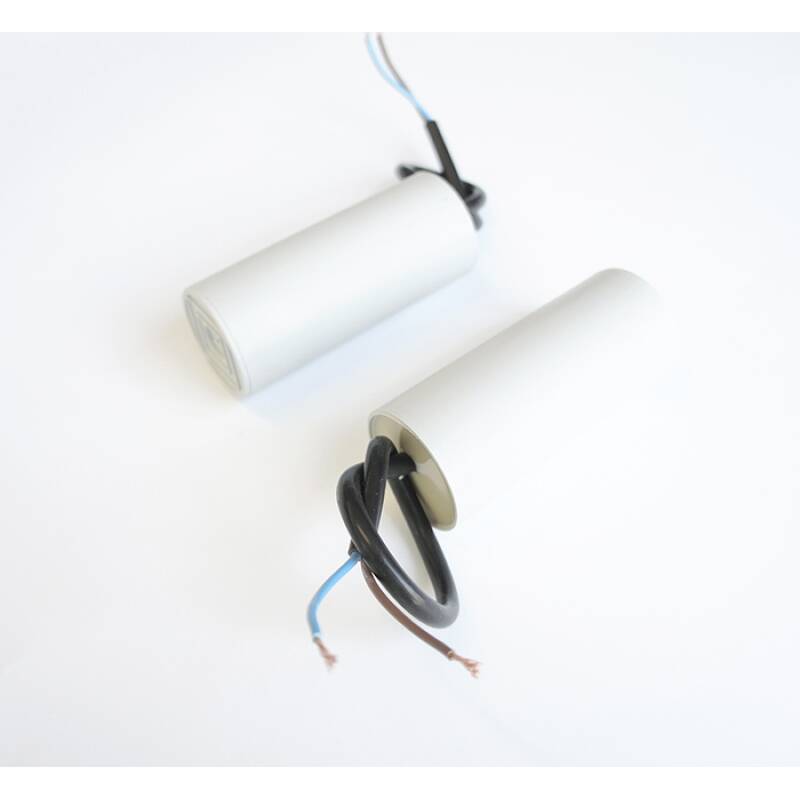 Работен кондензатор 420V/470V 1uF с кабел и резба