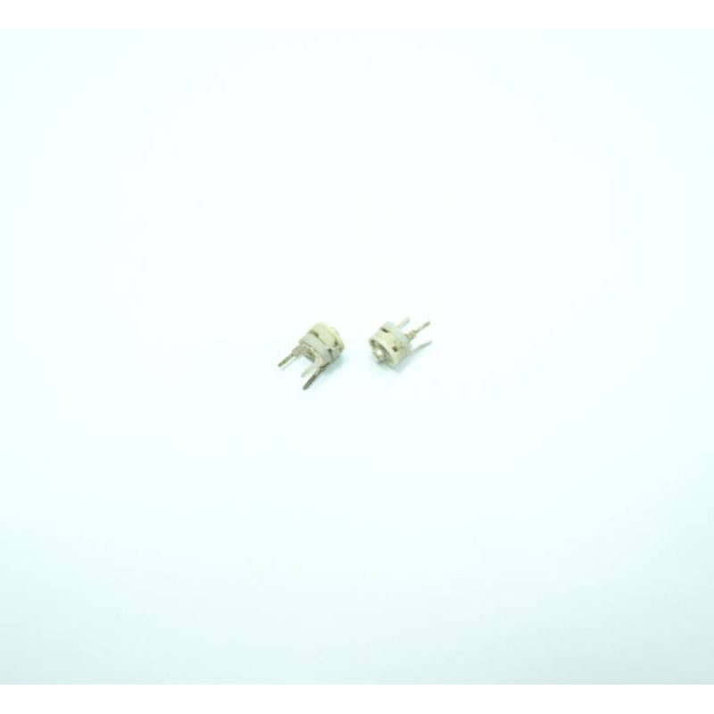 Кондензатор тримерен/регулируем 2pF-7pF Ф7х5mm