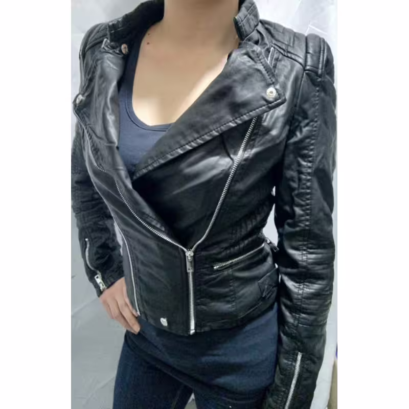 Дамско яке от еко кожа с качулка